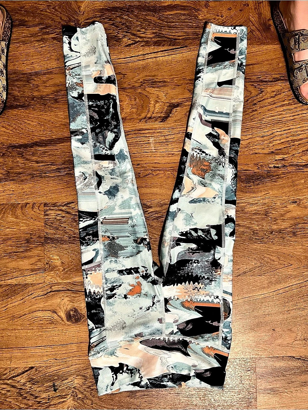 Under Armour Abstract Print Leggings in Blue & Black Like New